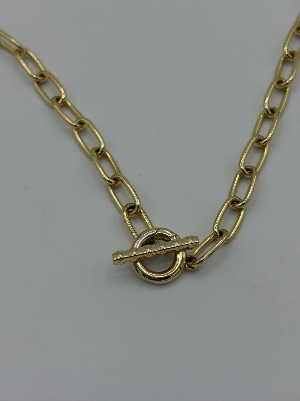 Kendra Scott Gold Paperclip Chain Toggle Necklace with Iridescent Pink Pendant - Picture 5 of 5